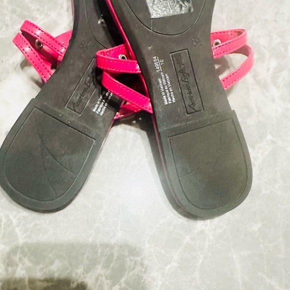 American Eagle Sandals Womens 8 Thong Flip Flop Flat Open Toe Pink Faux Leather - Picture 5 of 5